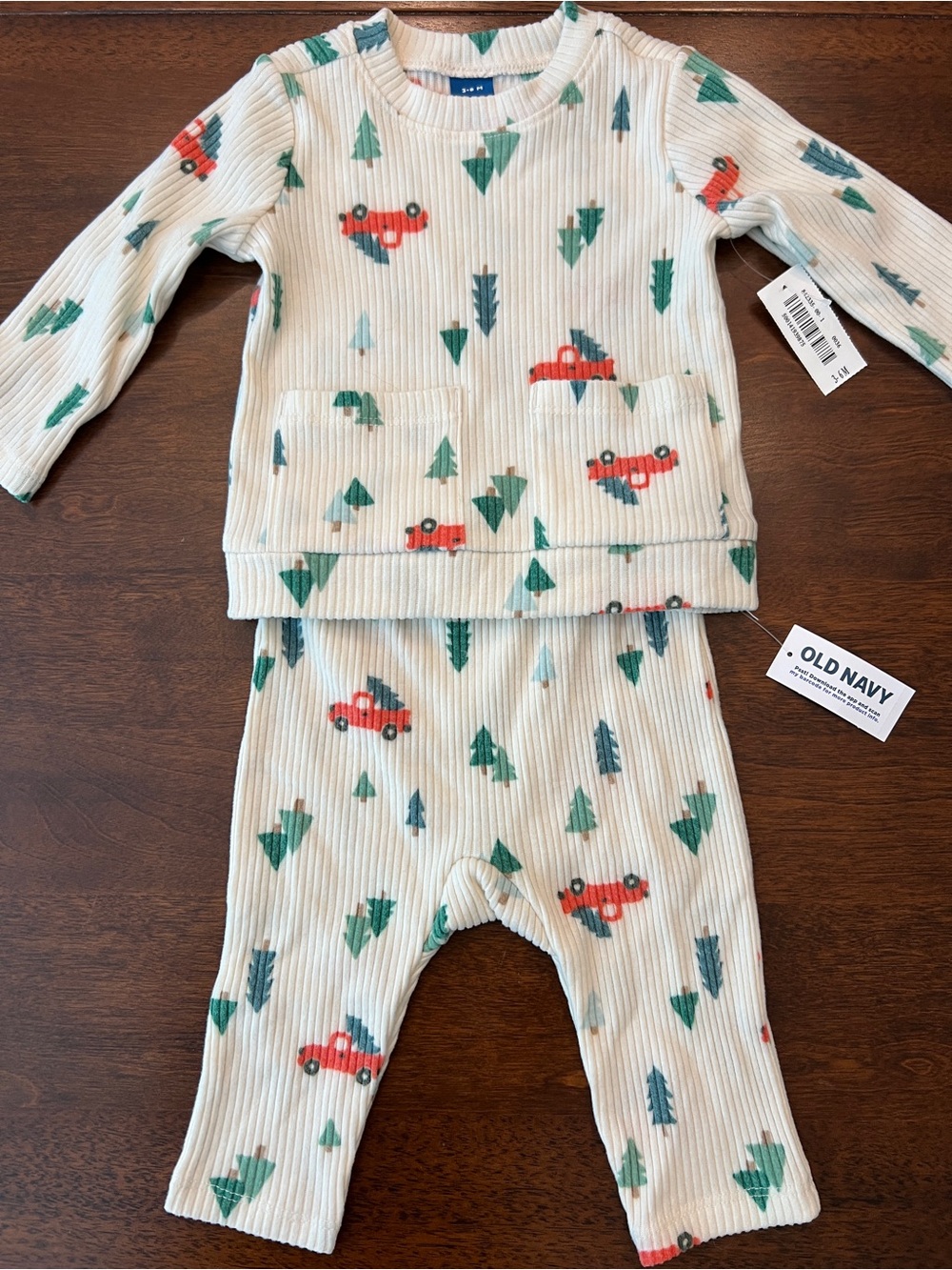 Baby Winter Christmas 2-Piece Outfit Set Trucks Trees Size 3-6 Months